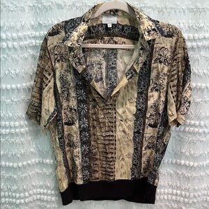 Tan and Black Graphic Short Sleeve Button Down Shirt EUC